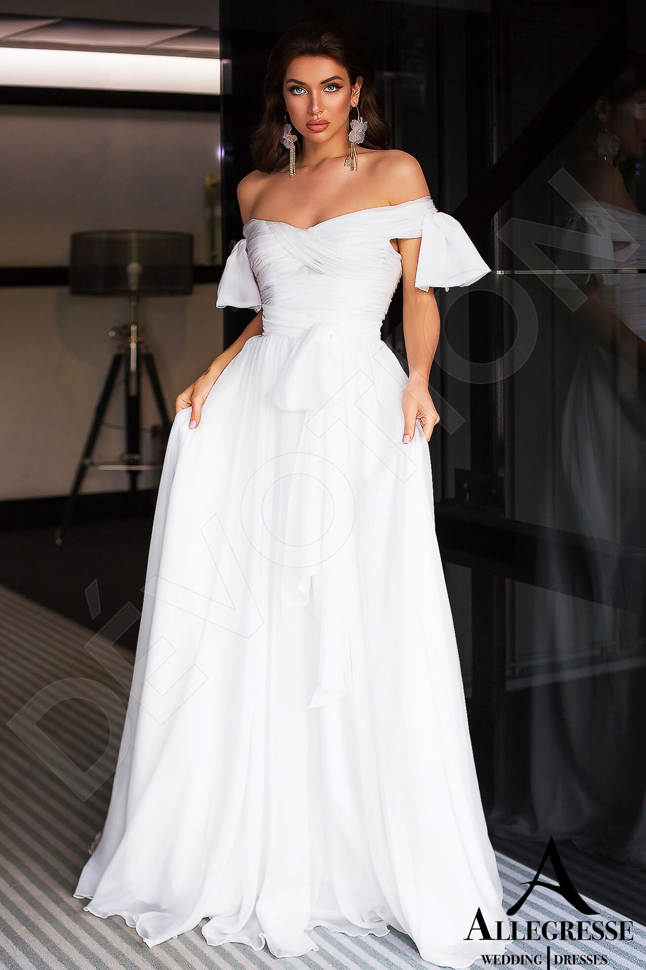 Kitness Open back A-line Strapless Wedding Dress Front
