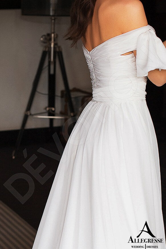 Kitness Open back A-line Strapless Wedding Dress 9