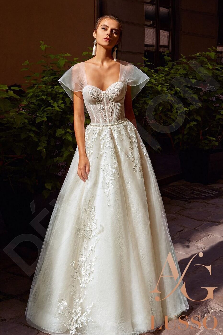 Yukhanna Open back A-line Short/ Cap sleeve Wedding Dress Front