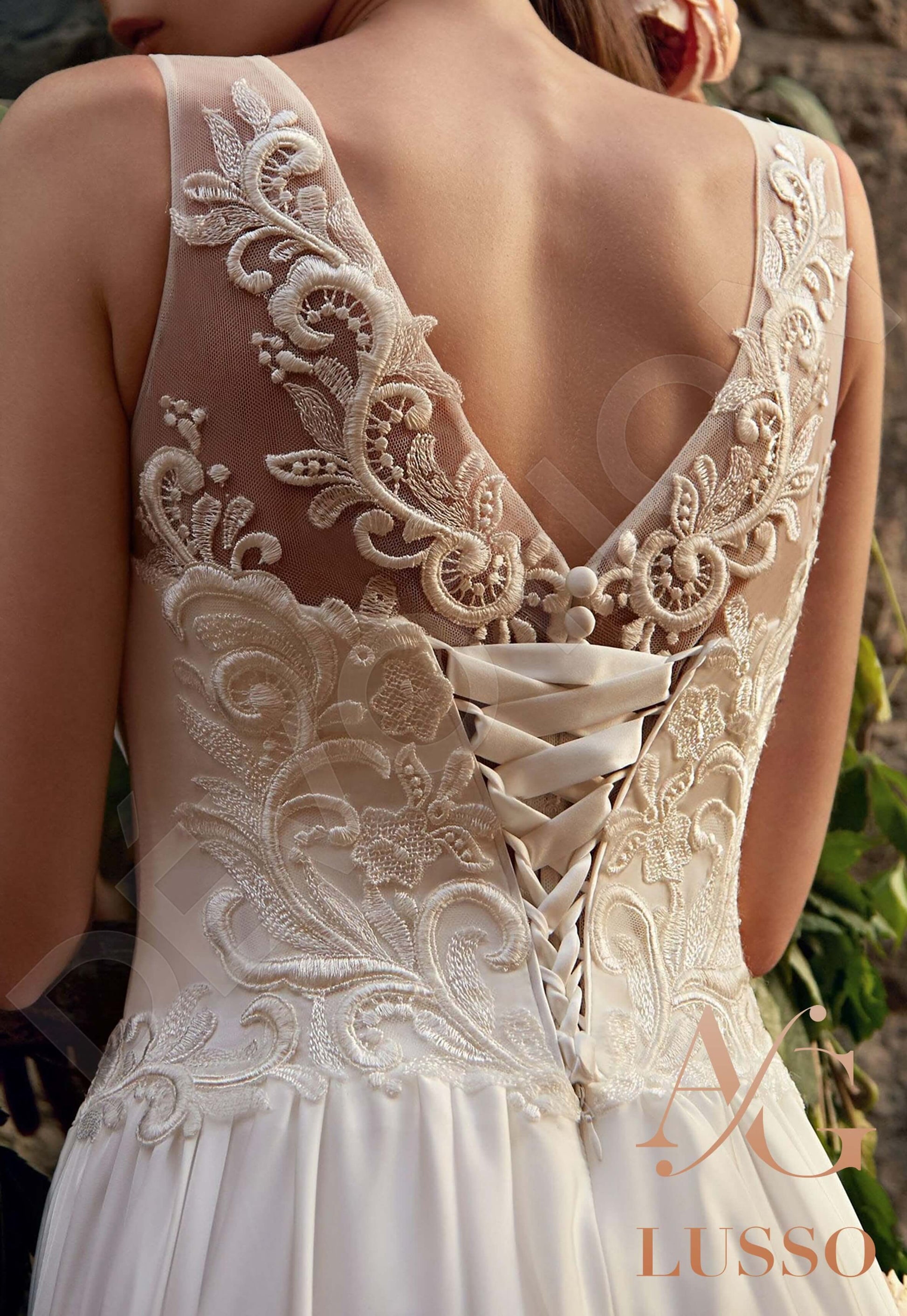 Ylonne A-line V-neck Cream Wedding dress