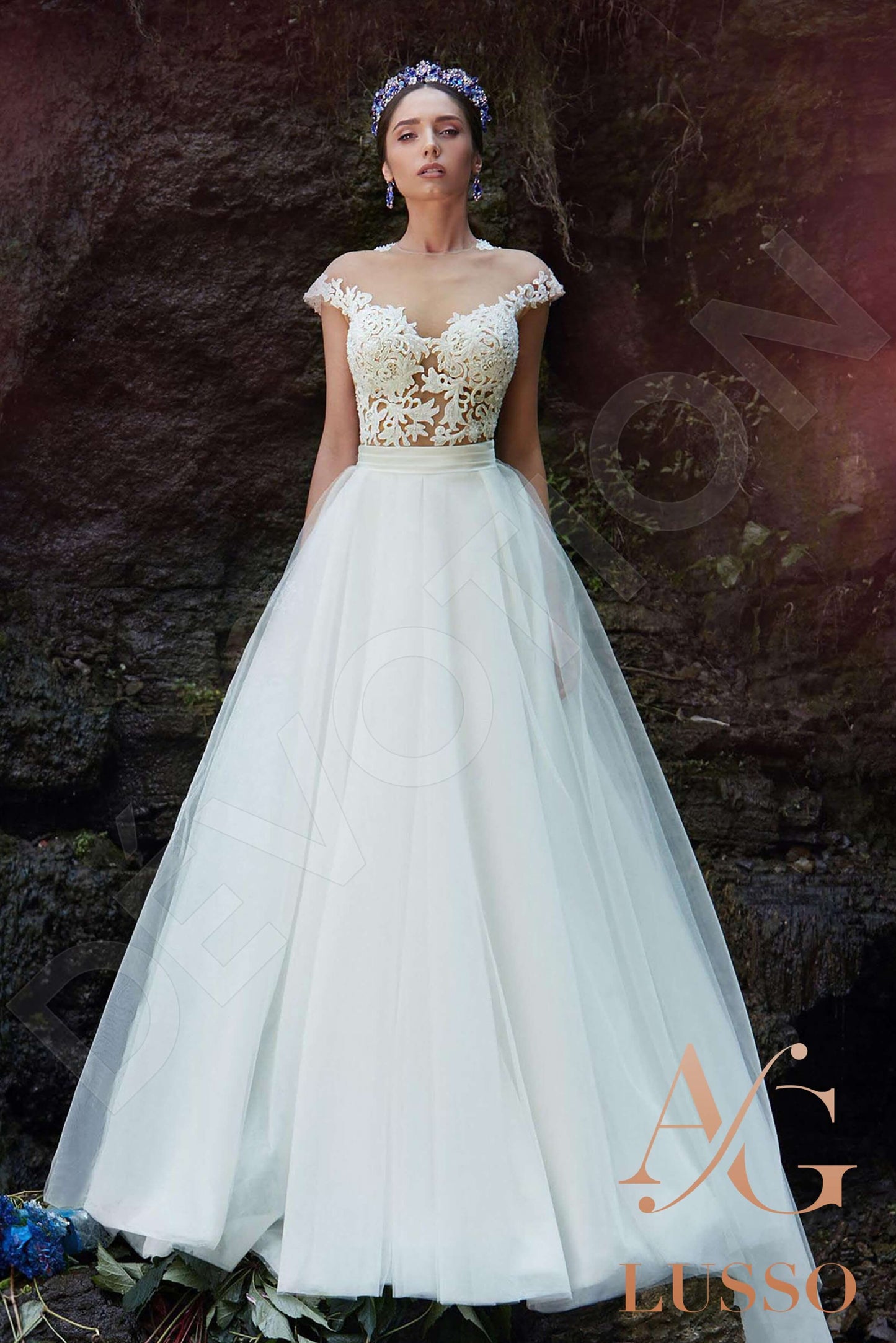 Milagros Short/ Cap sleeve A-line Full back Wedding Dress Front