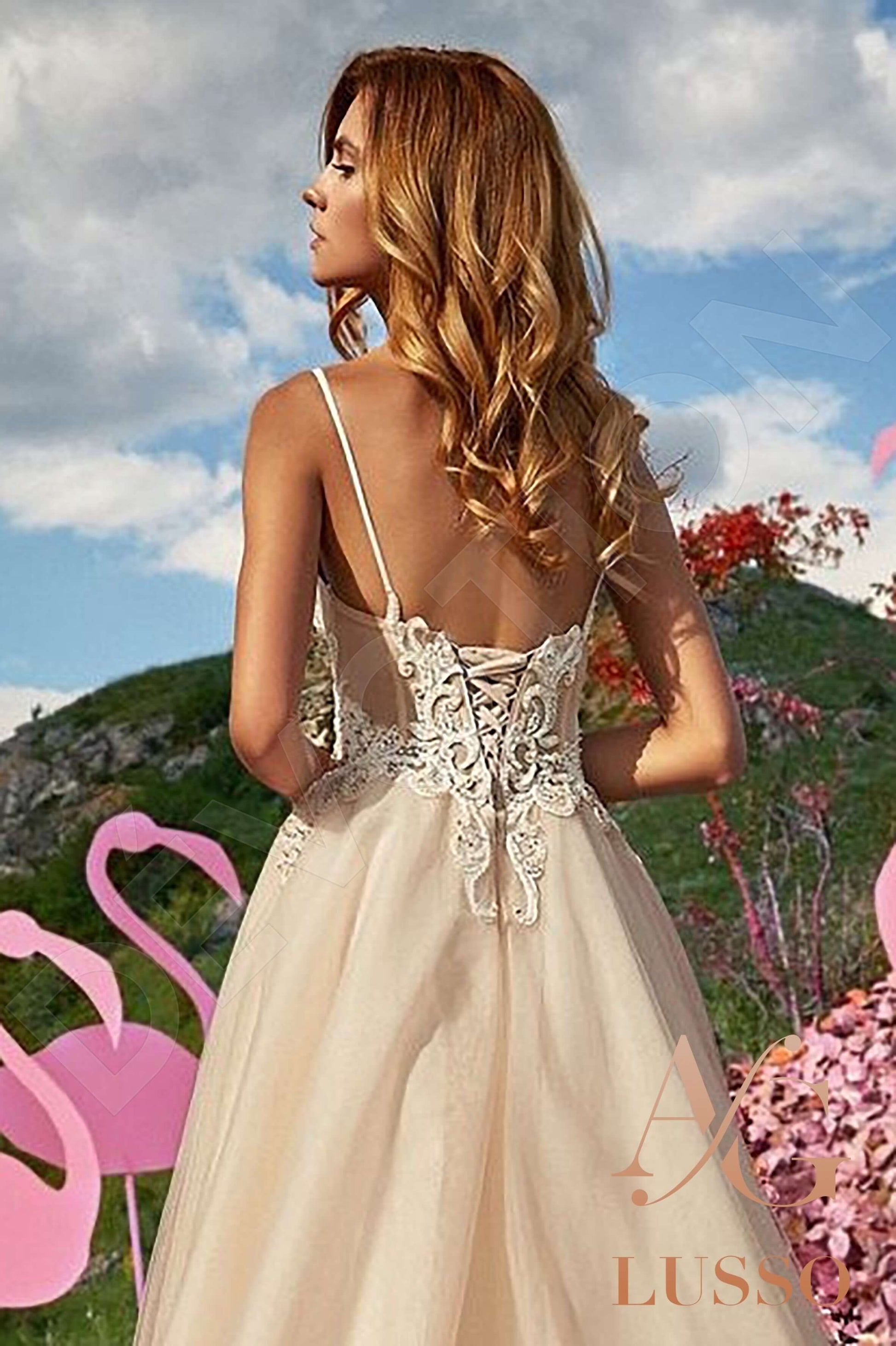 Nanita A-line Semi-Sweetheart Milk Cream Wedding dress