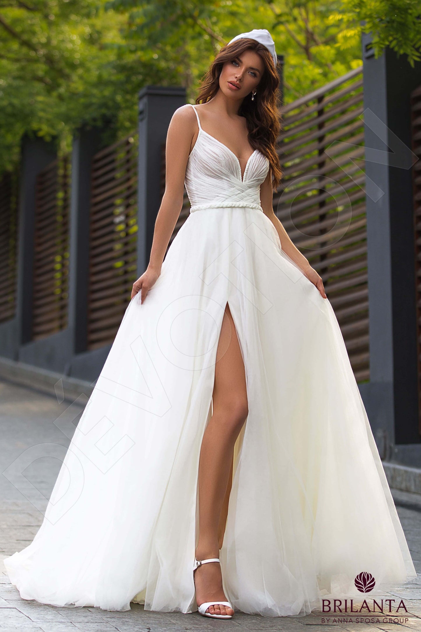 Glossy Open back A-line Sleeveless Wedding Dress Front