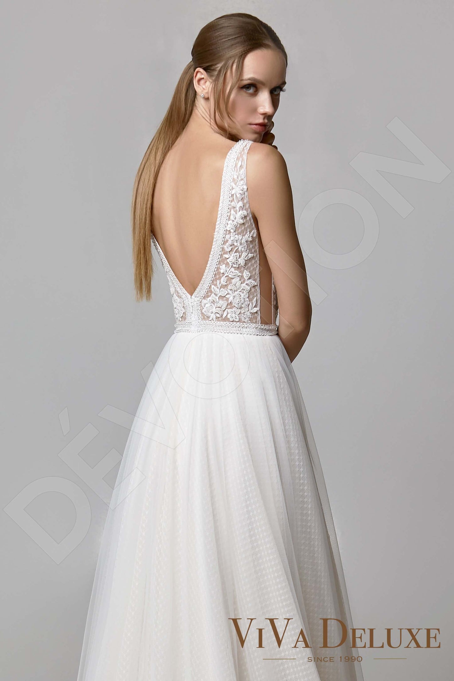 Selenita Open back A-line Sleeveless Wedding Dress 3