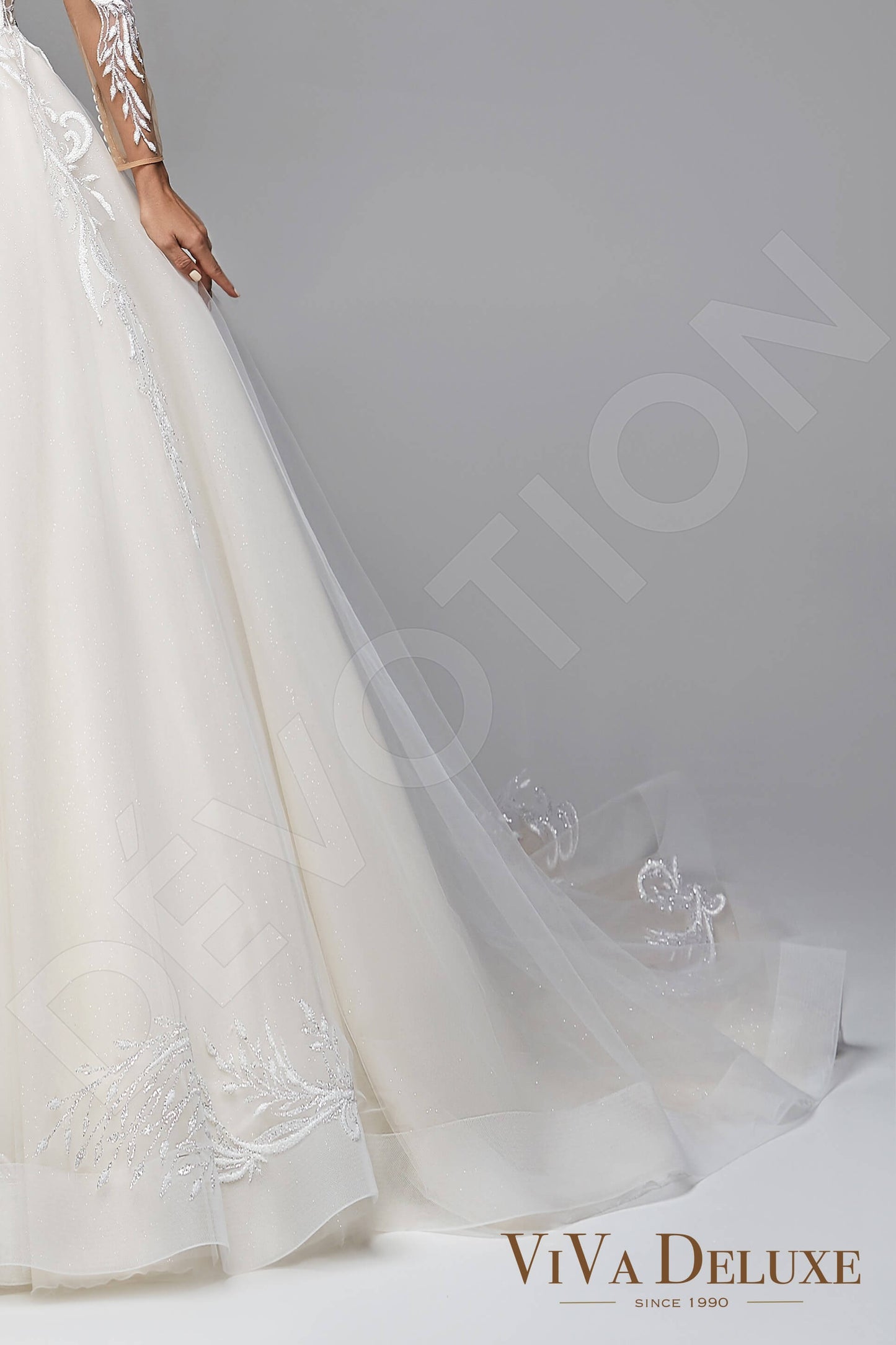 Eveline Illusion back Princess/Ball Gown Long sleeve Wedding Dress 4
