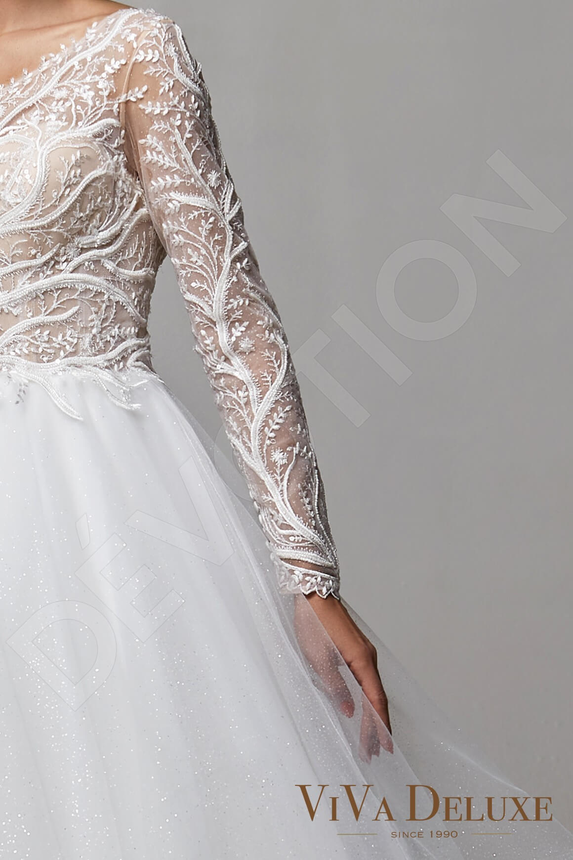 Nika Open back A-line Long sleeve Wedding Dress 4