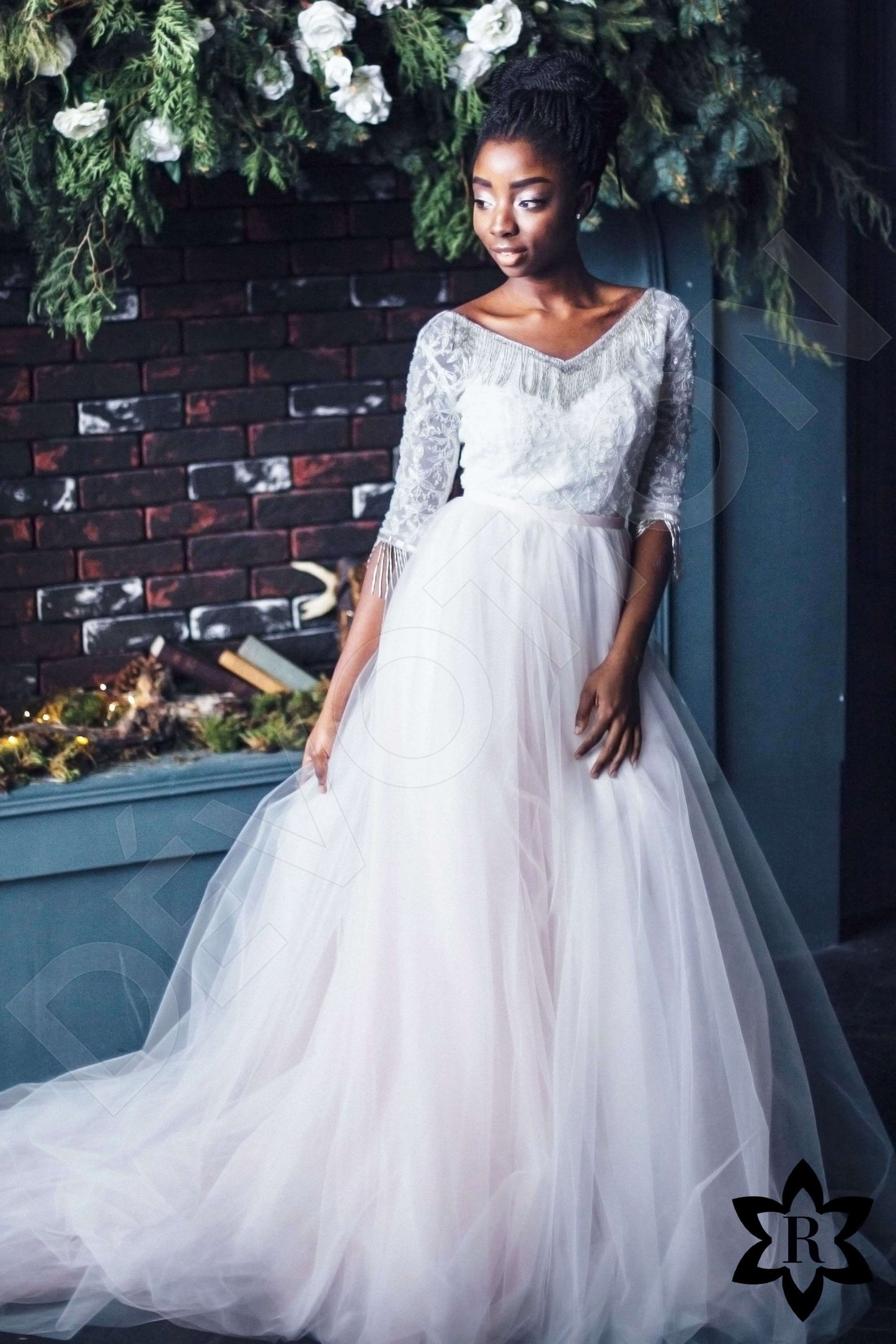 Ariadna Open back A-line 3/4 sleeve Wedding Dress Front