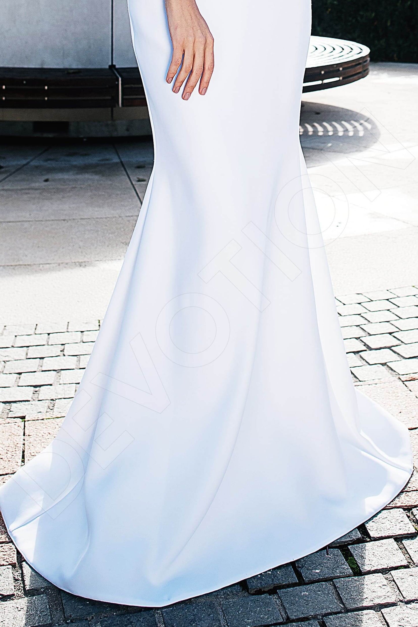 Dina Open back Sheath/Column Sleeveless Wedding Dress 8