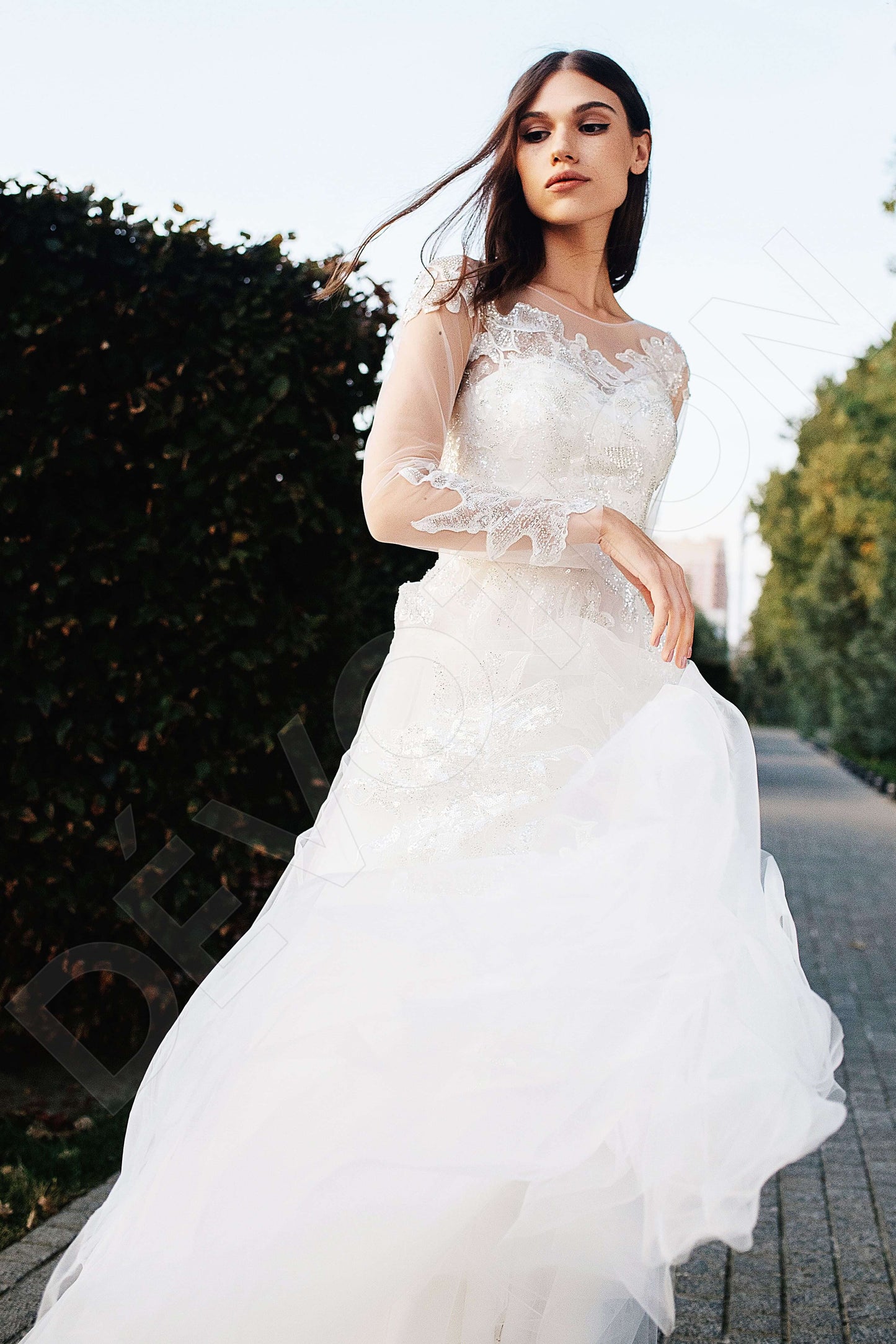 Zulma Full back A-line Long sleeve Wedding Dress Front