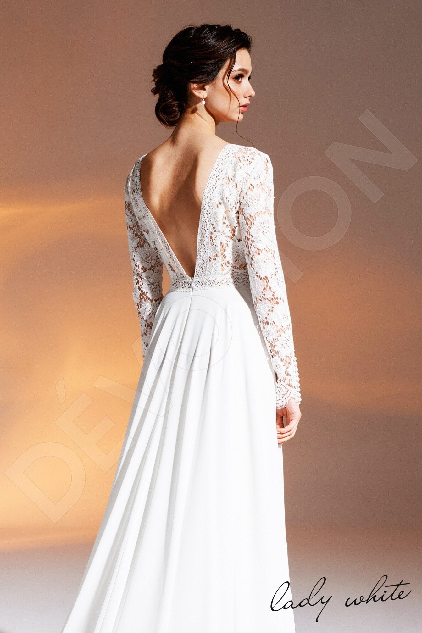 Nashwa Open back A-line Long sleeve Wedding Dress 3