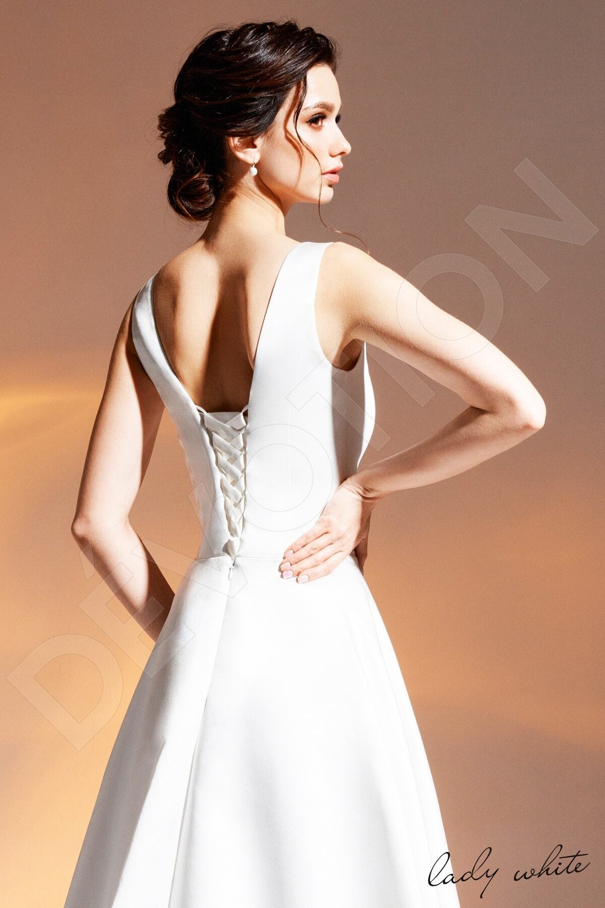 Rabiah Open back A-line Sleeveless Wedding Dress 3