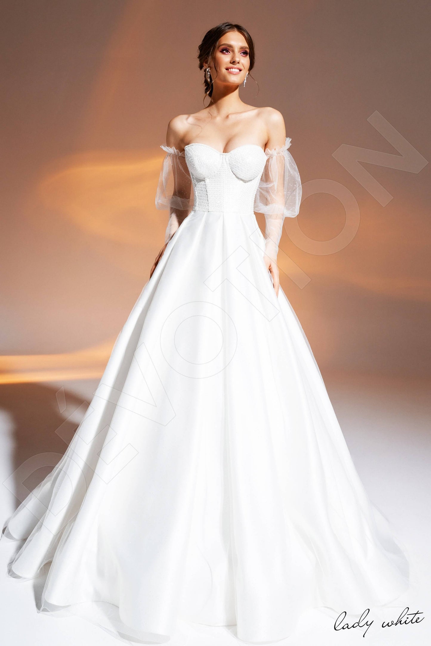 Mert Open back A-line Long sleeve Wedding Dress Front