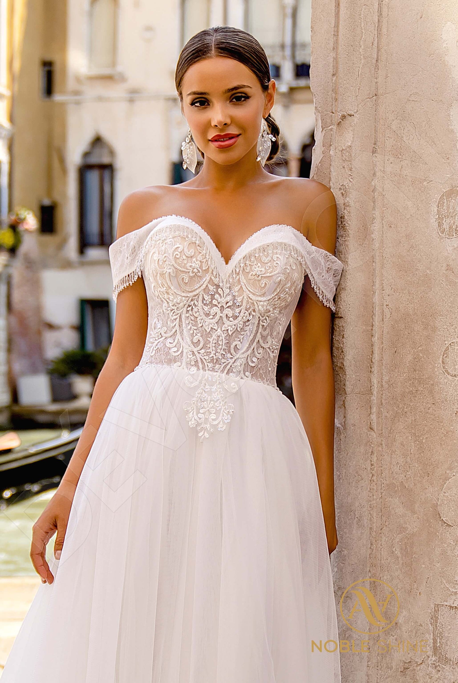 Gracia A-line Off-shoulder/Drop shoulders Milk Wedding dress