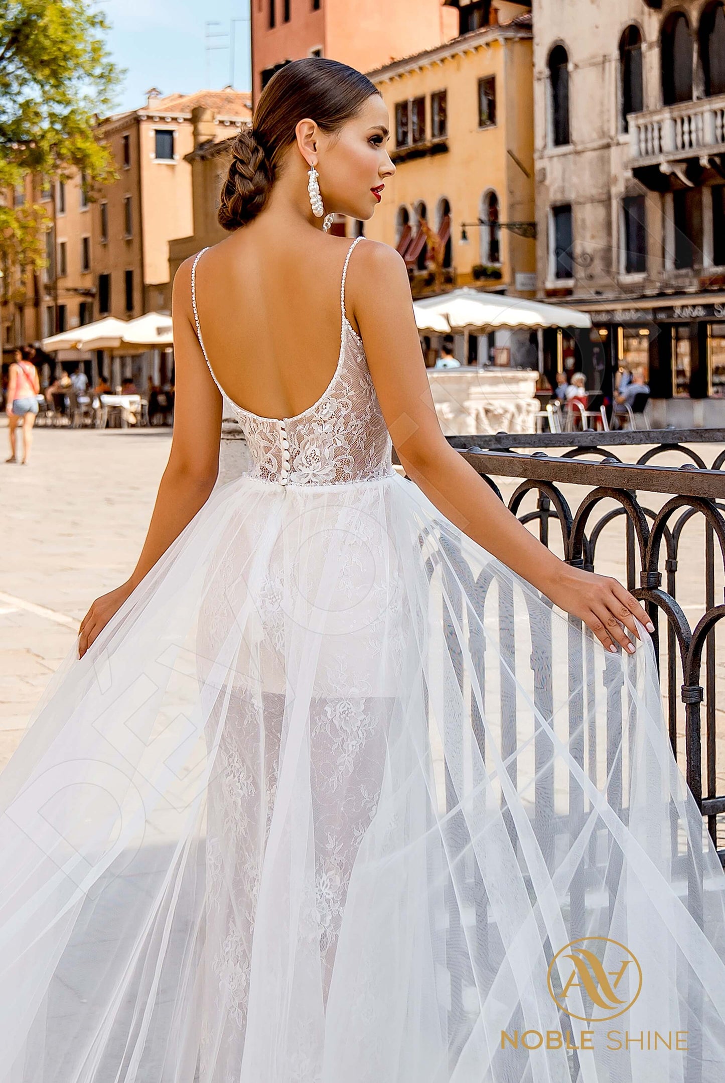 Noemi Open back A-line Straps Wedding Dress 3