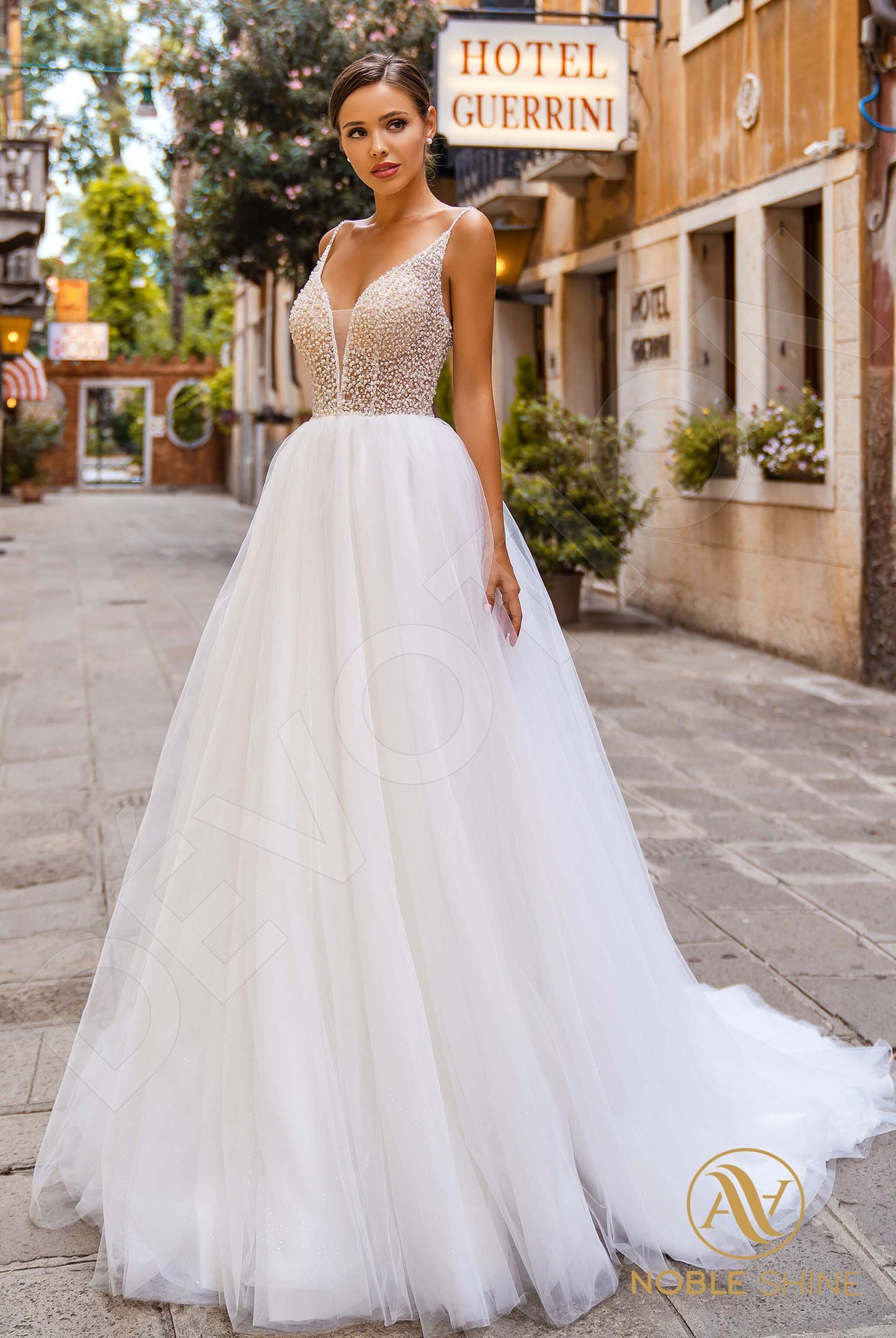 Lucrecia Open back A-line Straps Wedding Dress Front
