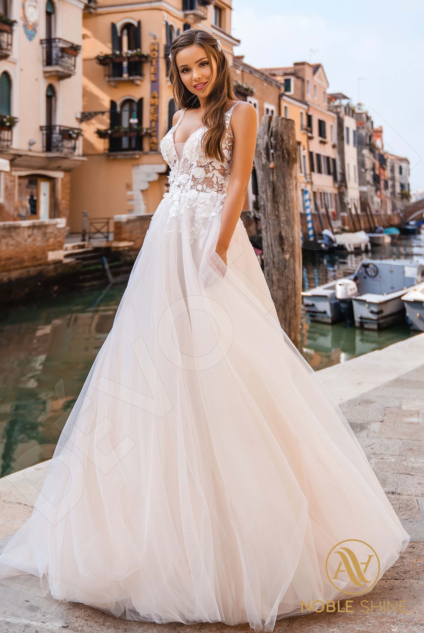Pili Open back A-line Straps Wedding Dress Front