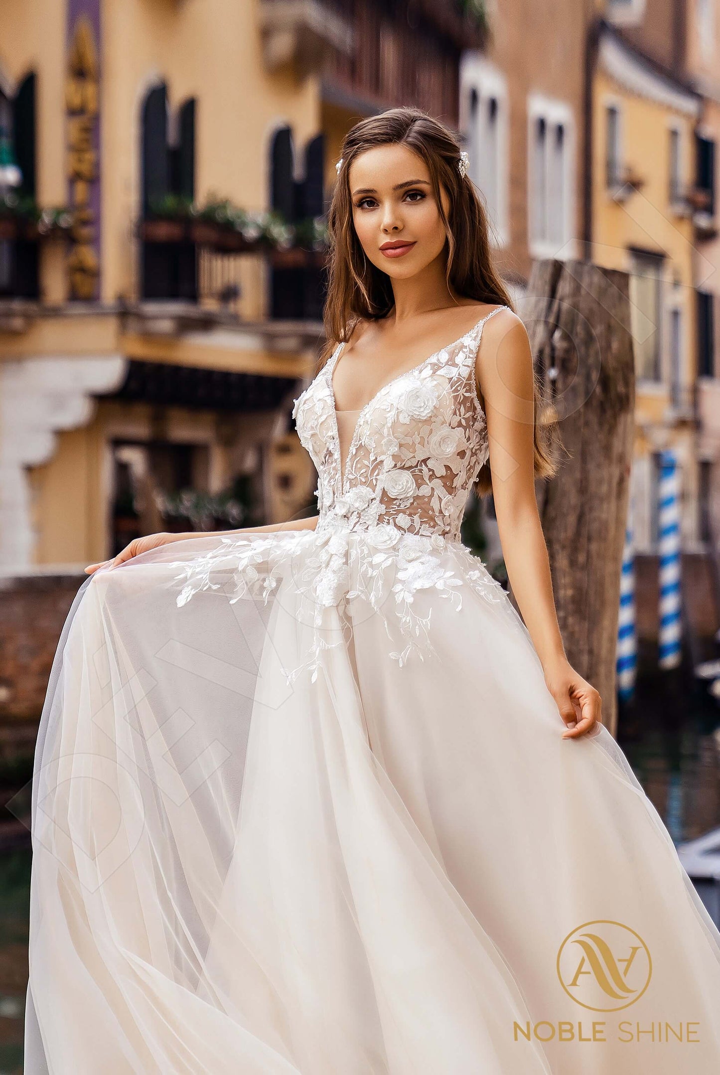 Pili Open back A-line Straps Wedding Dress 2
