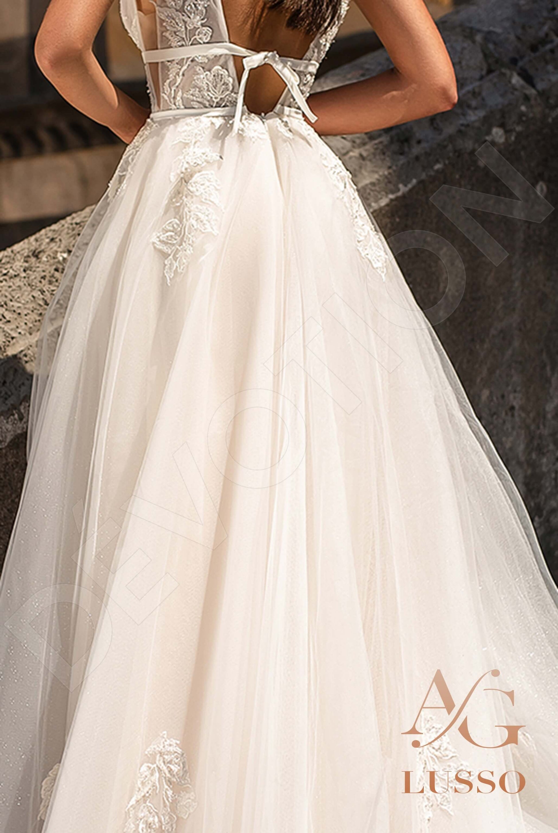 Urbana A-line V-neck Ivory Powder Wedding dress