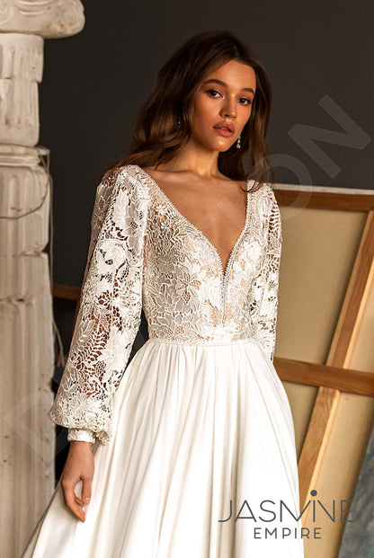 Noa Open back A-line Long sleeve Wedding Dress 4