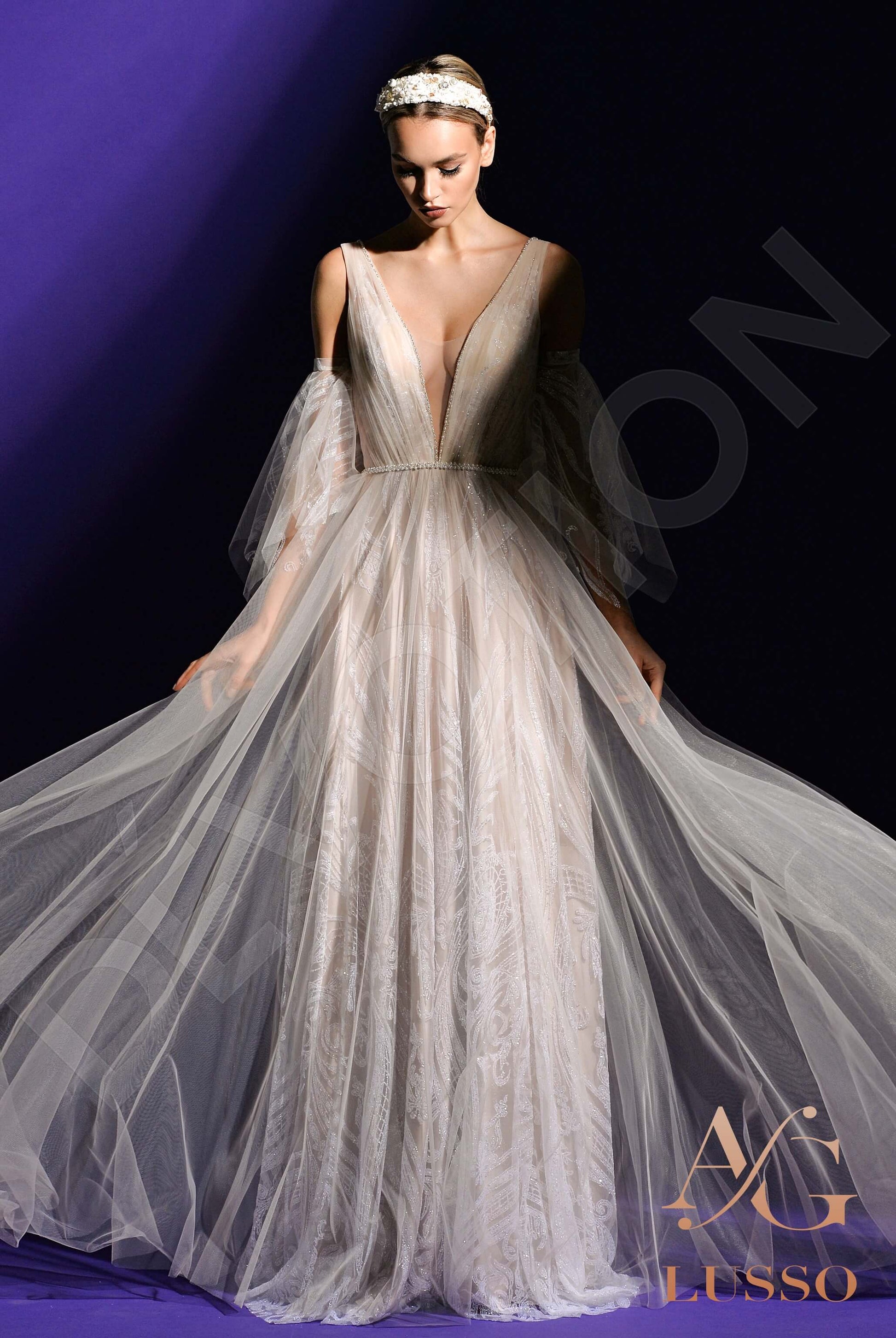 Kliv A-line Deep V-neck Ivory Cappuccino Wedding dress