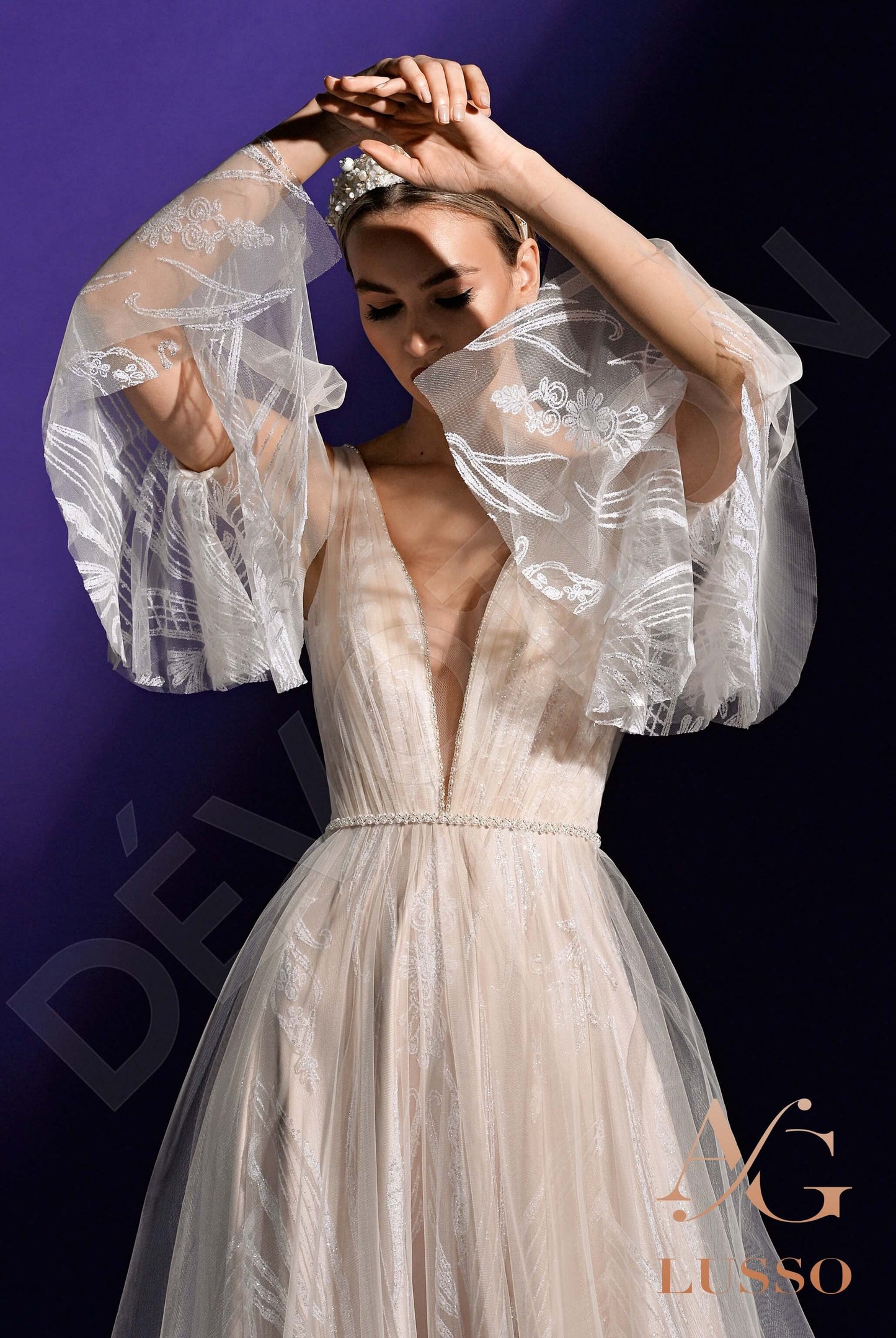 Kliv Open back A-line Detachable sleeves Wedding Dress 5