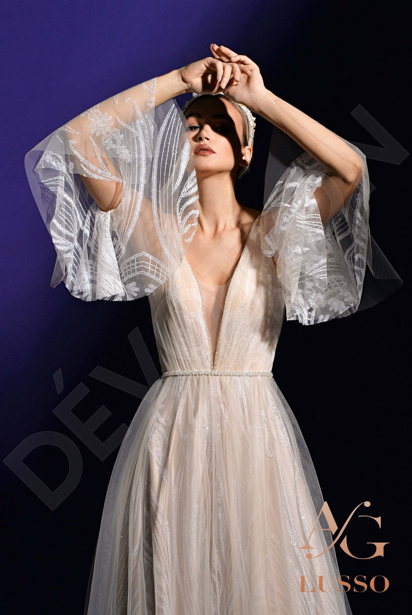 Kliv Open back A-line Detachable sleeves Wedding Dress 2