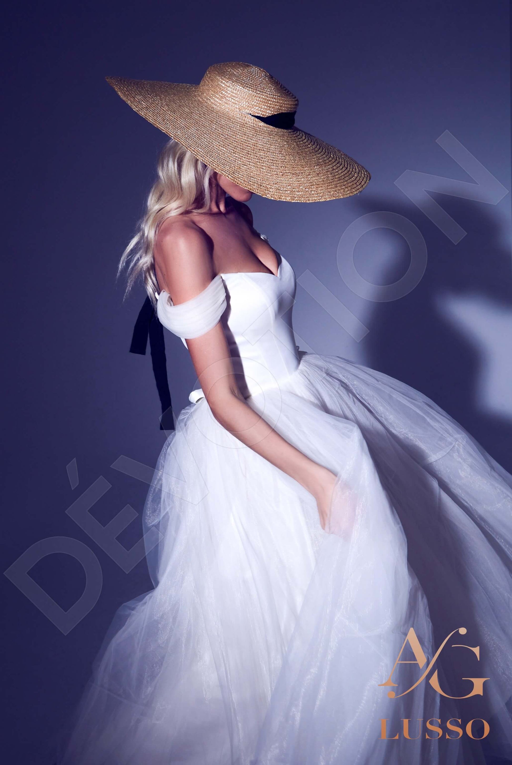 Beritta A-line Off-shoulder/Drop shoulders Ivory Wedding dress