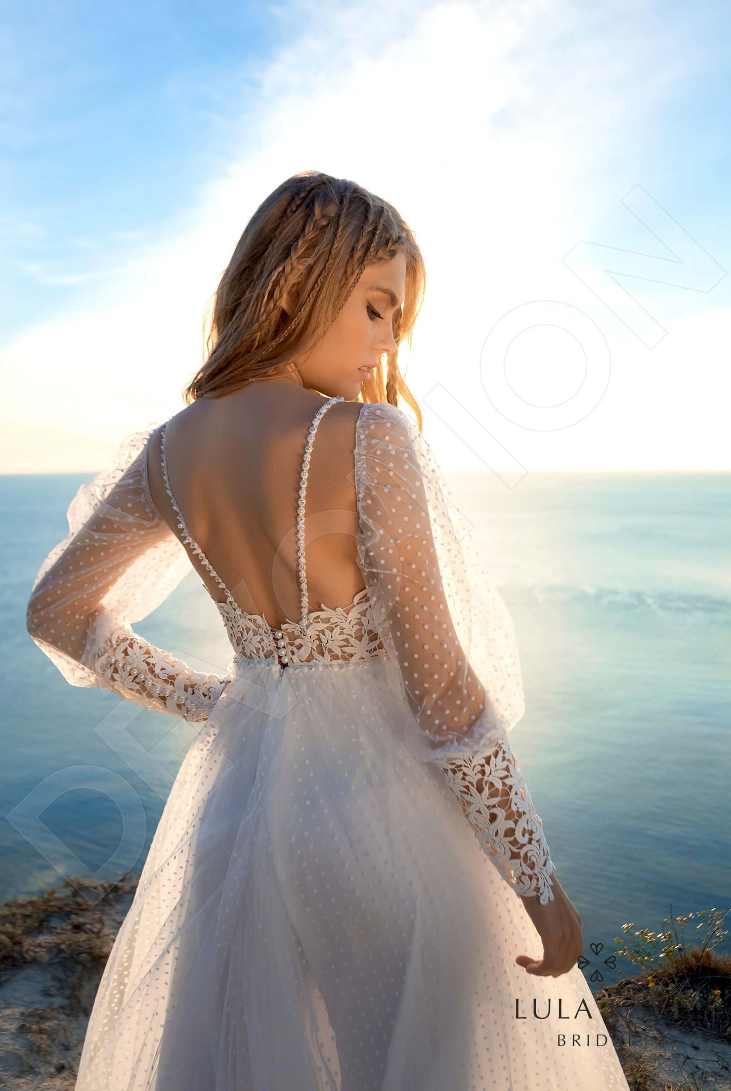Tafari Open back A-line Detachable sleeves Wedding Dress 3