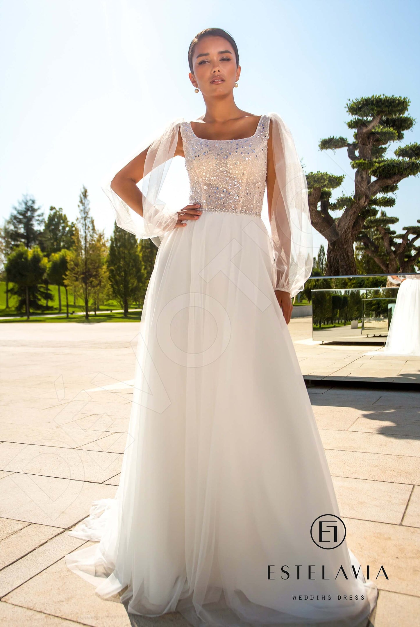 Nel Open back A-line Long sleeve Wedding Dress Front