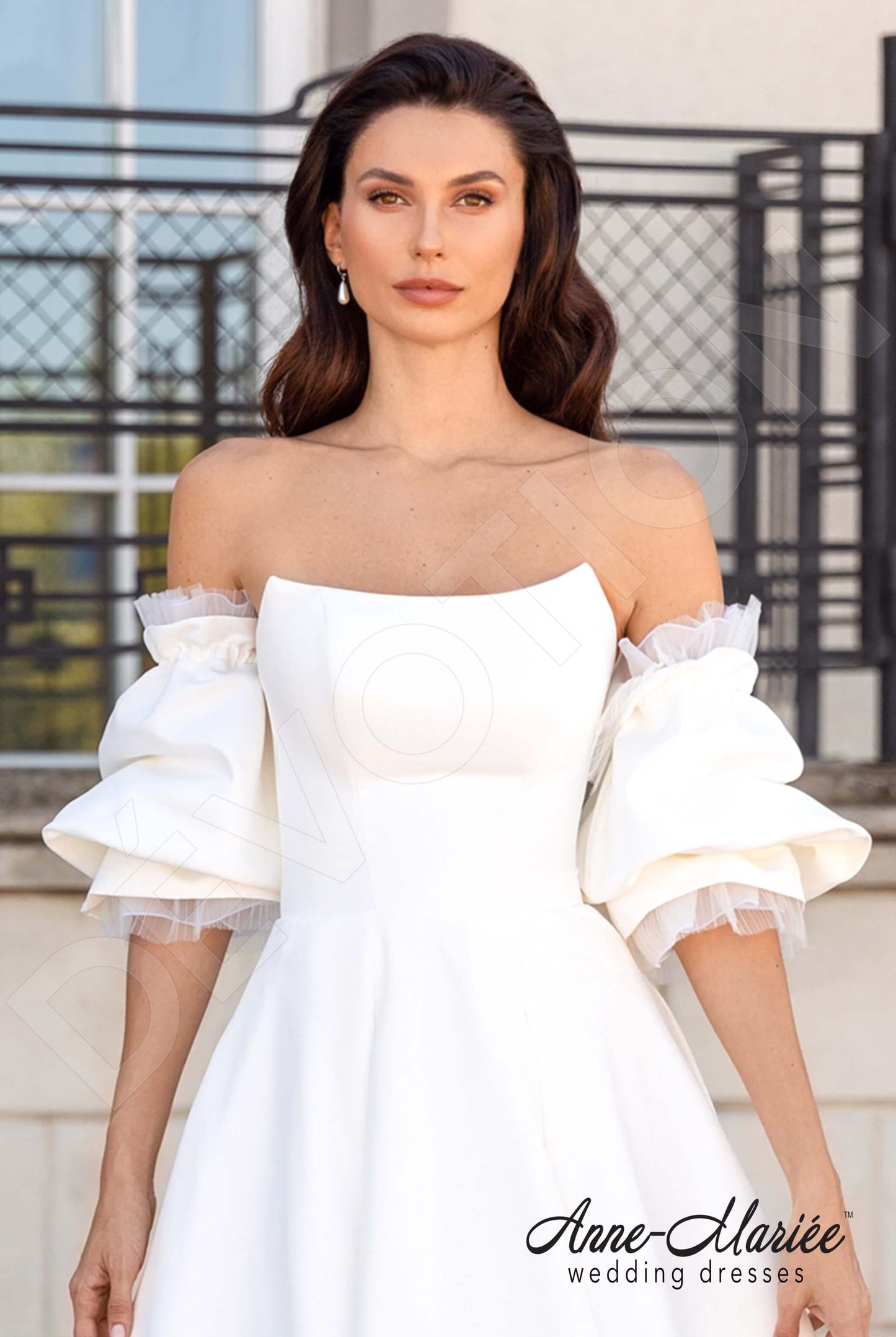 Amandin Open back A-line Detachable sleeves Wedding Dress 4