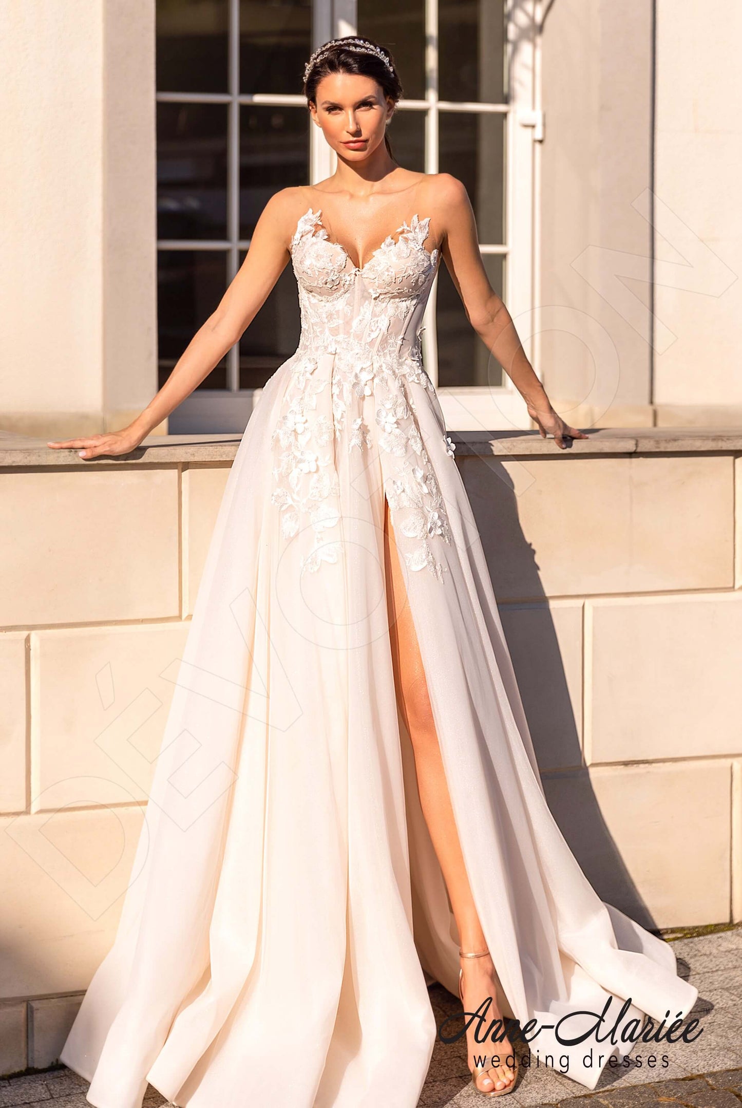 Flor Open back A-line Sleeveless Wedding Dress Front
