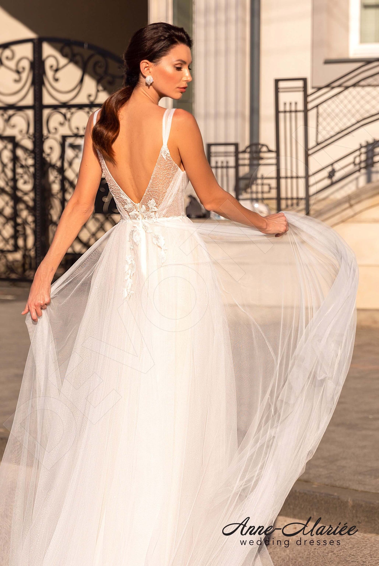 Lakres Open back A-line Straps Wedding Dress 3
